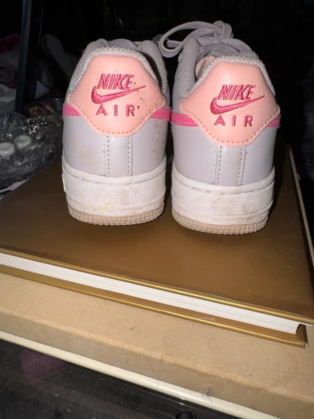 Nike Light Purple Low-Top Sneakers with Pink Swoosh - Picture 5 of 6